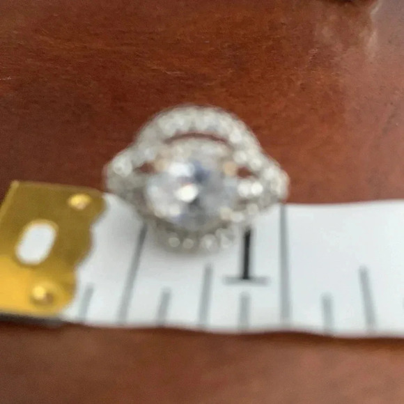 Silvertone earrings - Picture 6 of 6